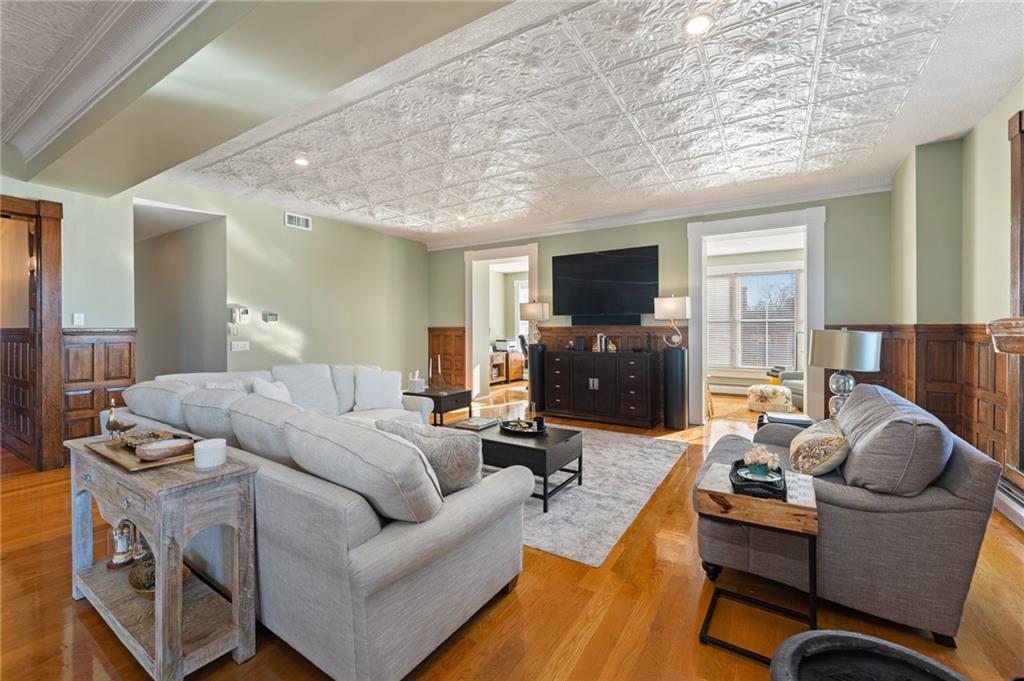 Bristol, Rhode Island, 02809, United States, 2 Bedrooms Bedrooms, ,3 BathroomsBathrooms,Residential,For Sale,1834727