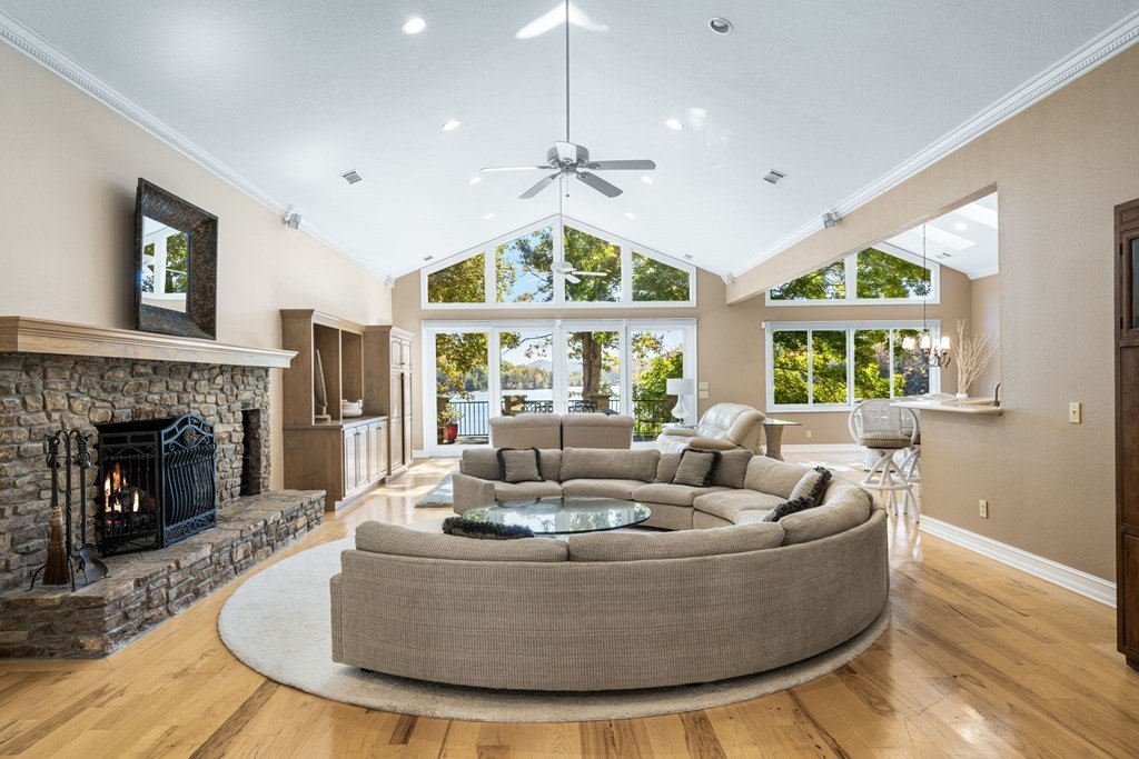 Hiawassee, Georgia, 30546, United States, 3 Bedrooms Bedrooms, ,4 BathroomsBathrooms,Residential,For Sale,1978454