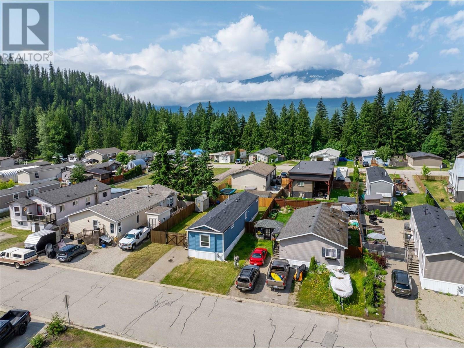 REVELSTOKE, British Columbia, V0E 2S1, CA, 2 Bedrooms Bedrooms, ,2 BathroomsBathrooms,Residential,For Sale,1874403