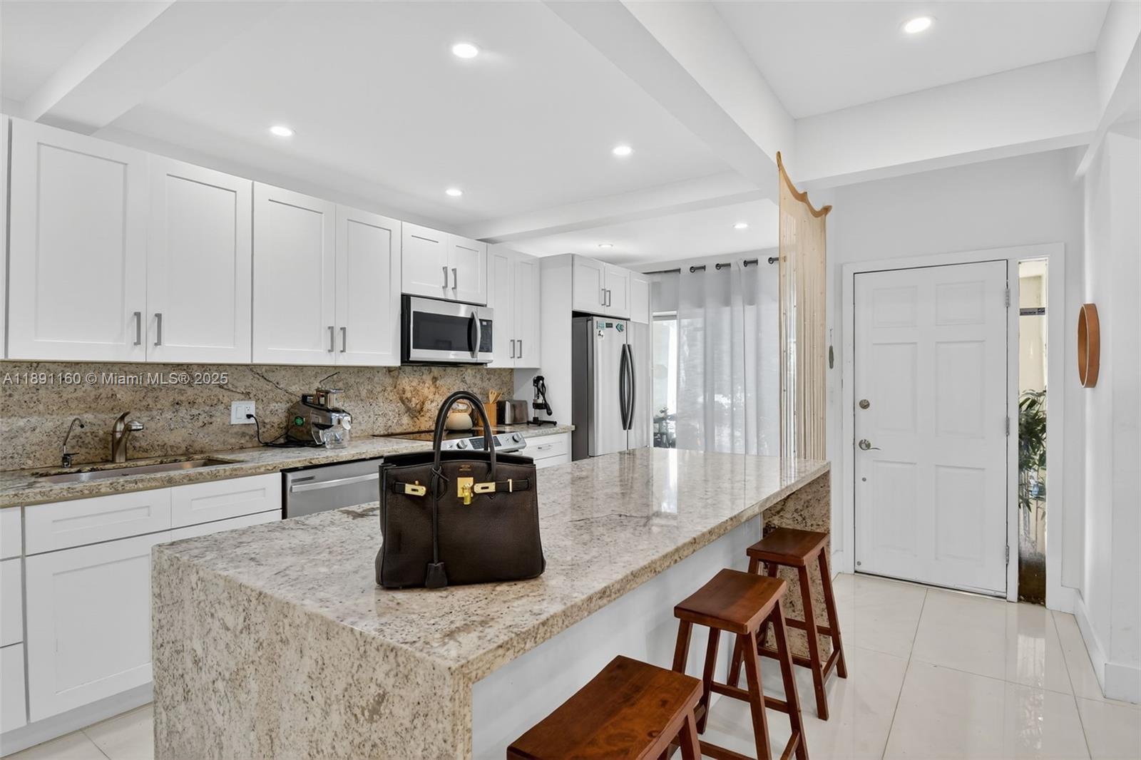 Miami, Florida, 33180, United States, 3 Bedrooms Bedrooms, ,3 BathroomsBathrooms,Residential,For Sale,1961045