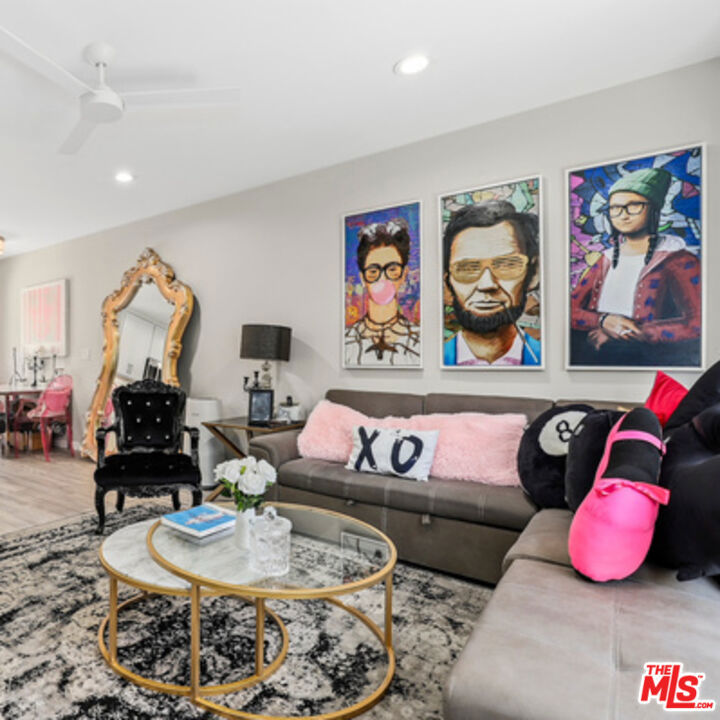 Los Angeles, California, 90048, United States, 3 Bedrooms Bedrooms, ,2 BathroomsBathrooms,Residential,For Sale,1919092