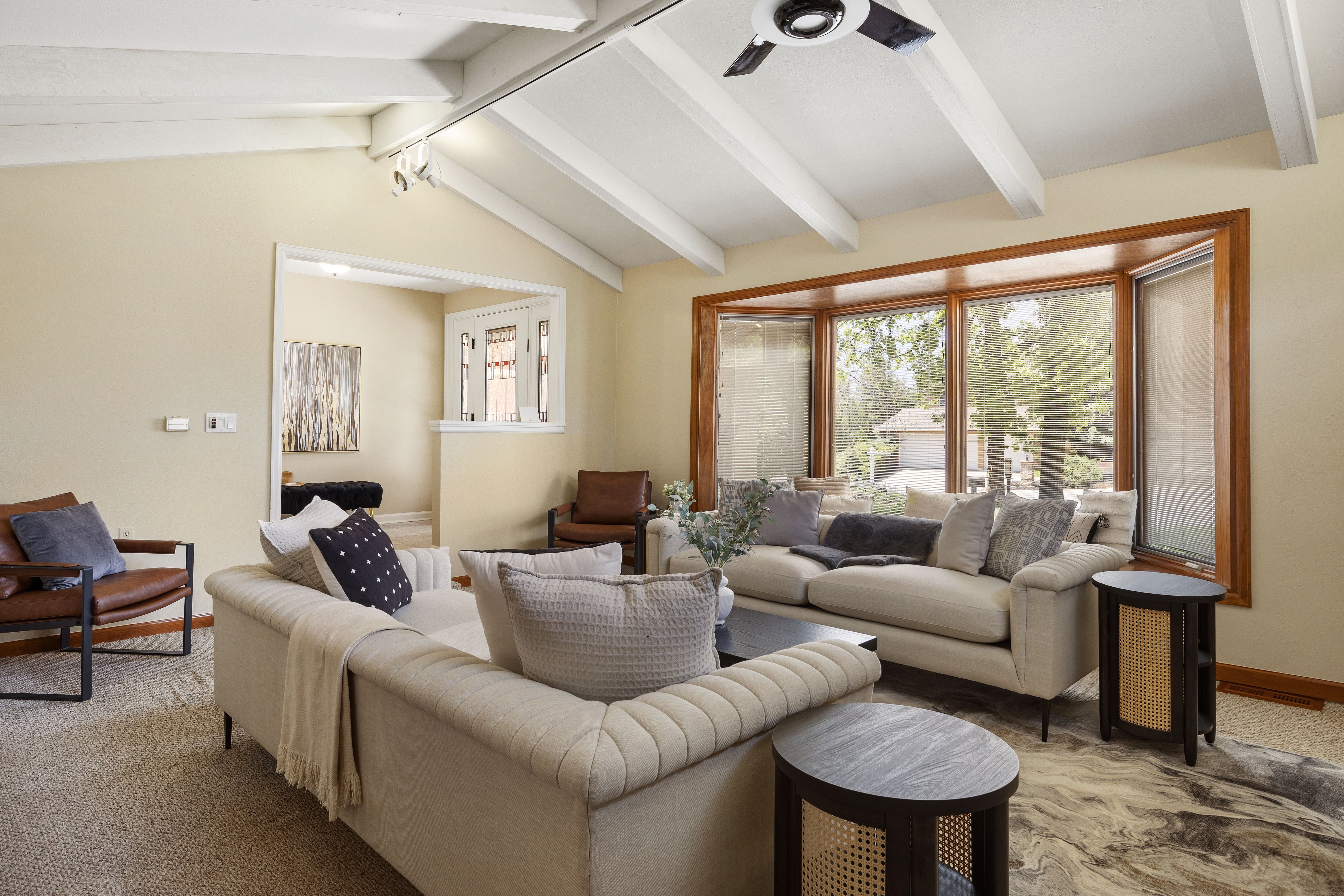  Beautifully Updated Home On Cul-De-Sac In Desirable Heritage Place Neighborhood - 物件實景