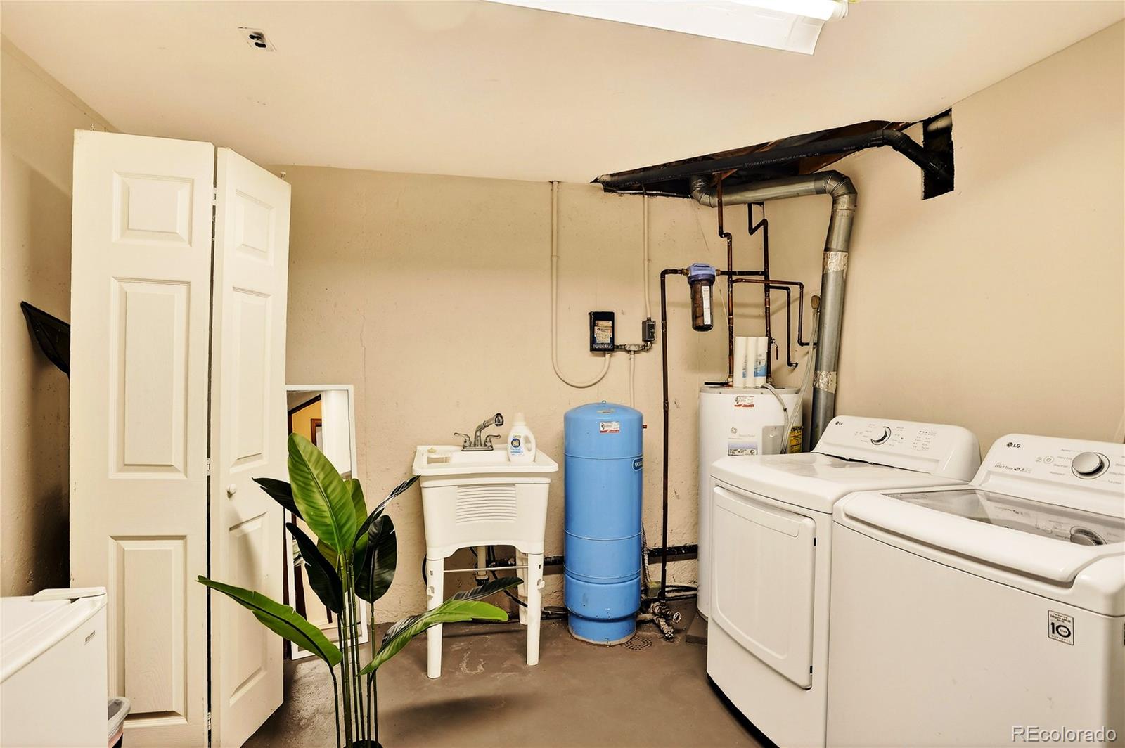 Bailey, Colorado, 80421, United States, 3 Bedrooms Bedrooms, ,2 BathroomsBathrooms,Residential,For Sale,2003095