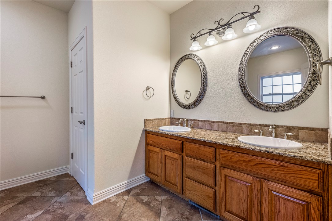 Bella Vista, Arkansas, 72714, United States, 4 Bedrooms Bedrooms, ,3 BathroomsBathrooms,Residential,For Sale,1916818