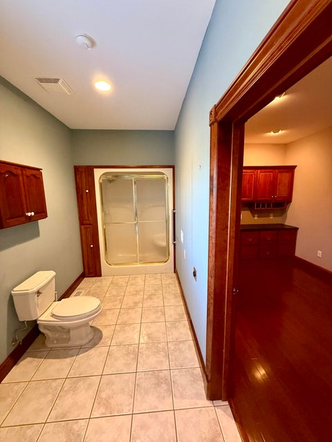 Somerset, Kentucky, 42501, United States, 5 Bedrooms Bedrooms, ,5 BathroomsBathrooms,Residential,For Sale,1975383