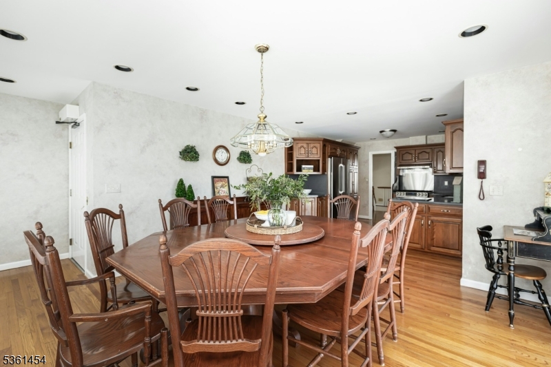 Berkeley Heights Twp., New Jersey, 07922, United States, 6 Bedrooms Bedrooms, ,4 BathroomsBathrooms,Residential,For Sale,1837487