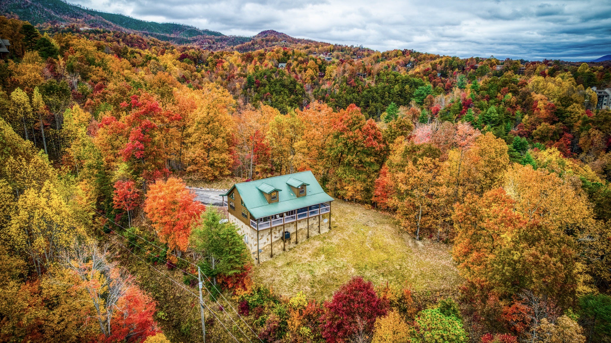 Gatlinburg, Tennessee, 37738, United States, 3 Bedrooms Bedrooms, ,2 BathroomsBathrooms,Residential,For Sale,1987408