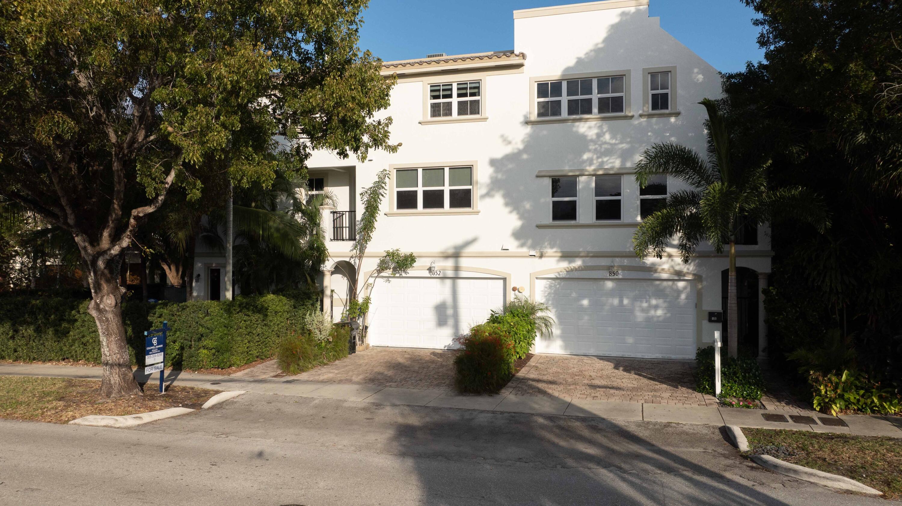 Fort Lauderdale, Florida, 33304, United States, 2 Bedrooms Bedrooms, ,4 BathroomsBathrooms,Residential,For Sale,1891530
