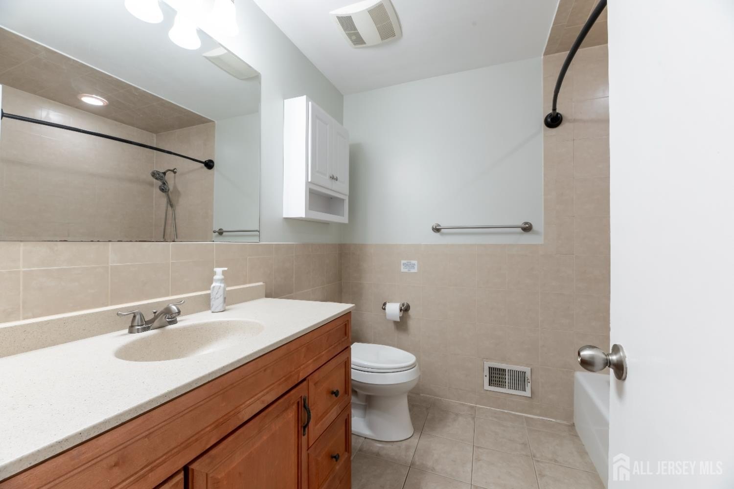 Edison, New Jersey, 08817, United States, 4 Bedrooms Bedrooms, ,2 BathroomsBathrooms,Residential,For Sale,1900843