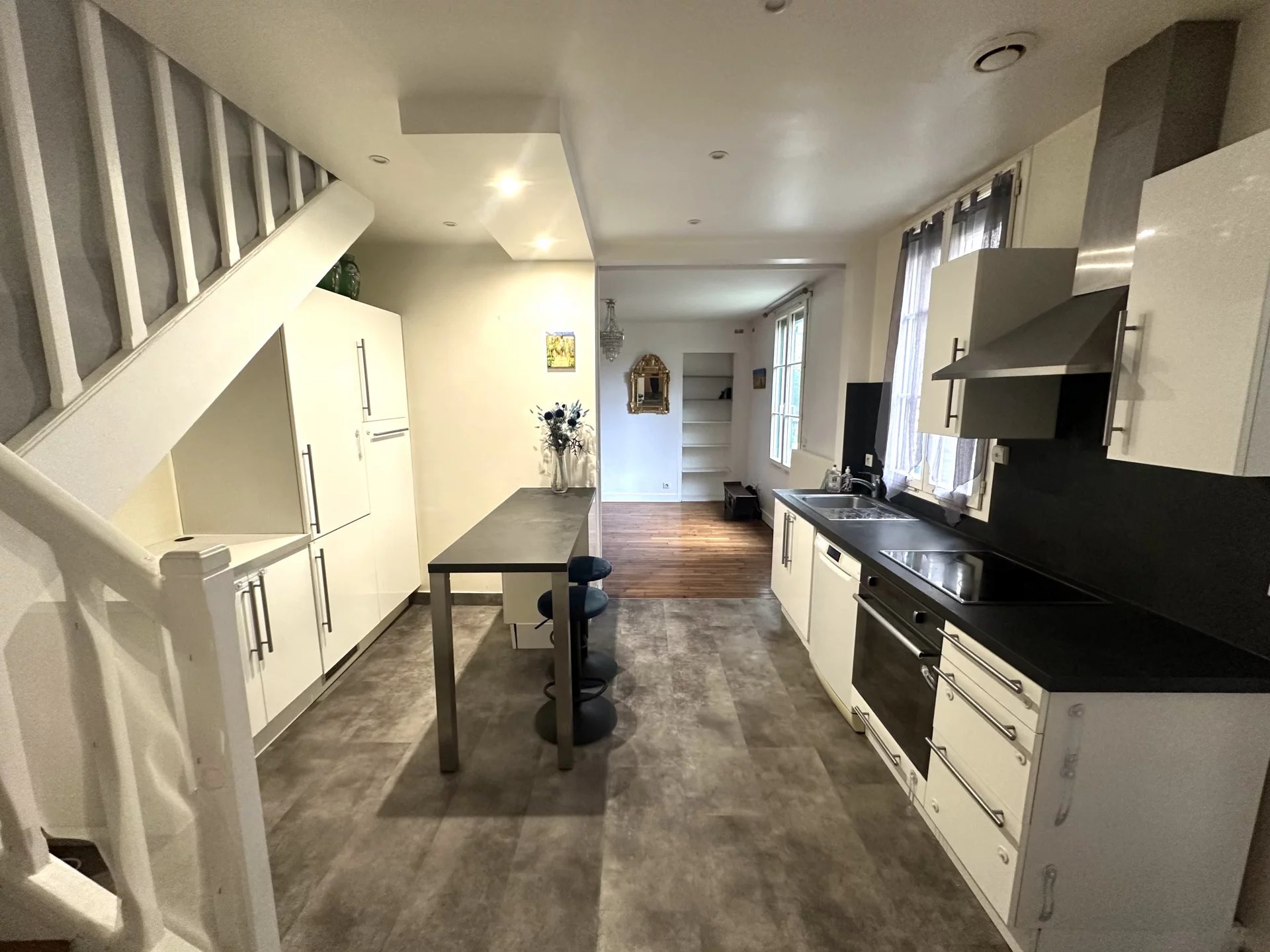 Le Vésinet, Île-de-France, 78110, FR, 2 Bedrooms Bedrooms, ,3 BathroomsBathrooms,Residential,For Sale,1994805