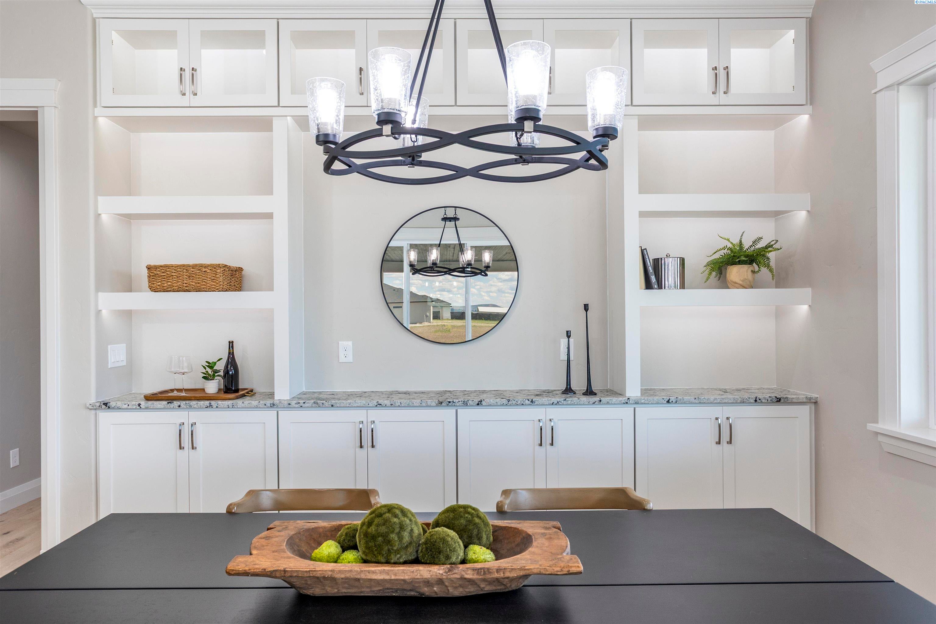 Pasco, Washington, 99301, United States, 4 Bedrooms Bedrooms, ,4 BathroomsBathrooms,Residential,For Sale,1979457