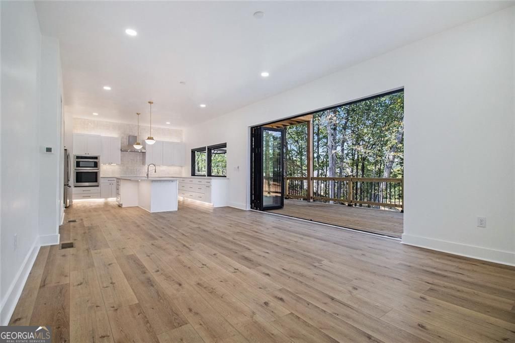 Dawsonville, Georgia, 30534, United States, 5 Bedrooms Bedrooms, ,7 BathroomsBathrooms,Residential,For Sale,1952234