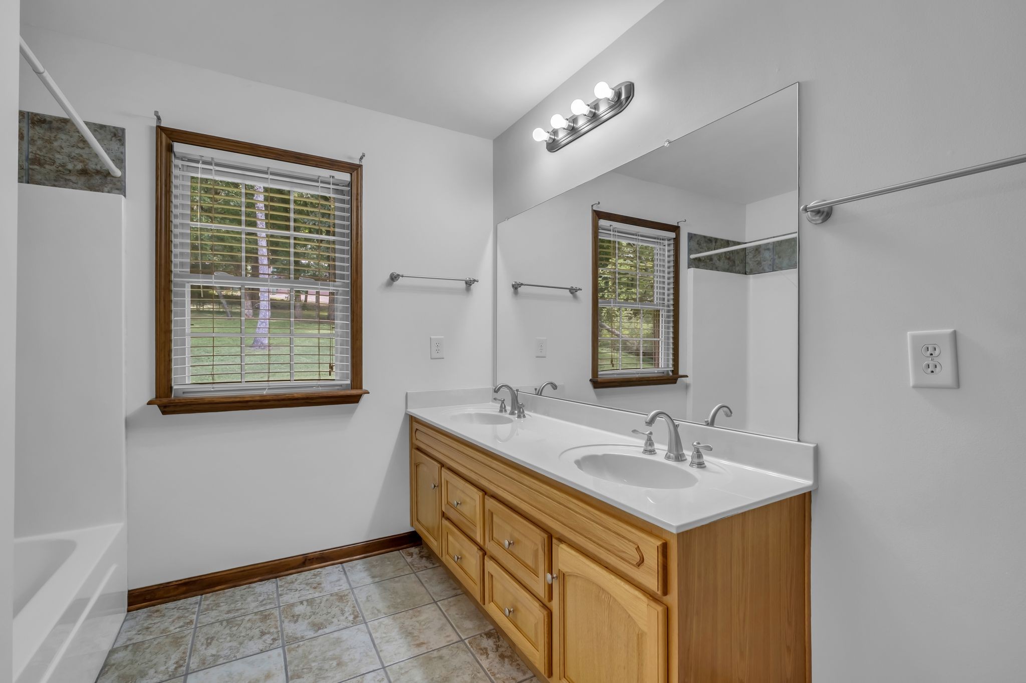 Whites Creek, Tennessee, 37189, United States, 3 Bedrooms Bedrooms, ,3 BathroomsBathrooms,Residential,For Sale,1895173