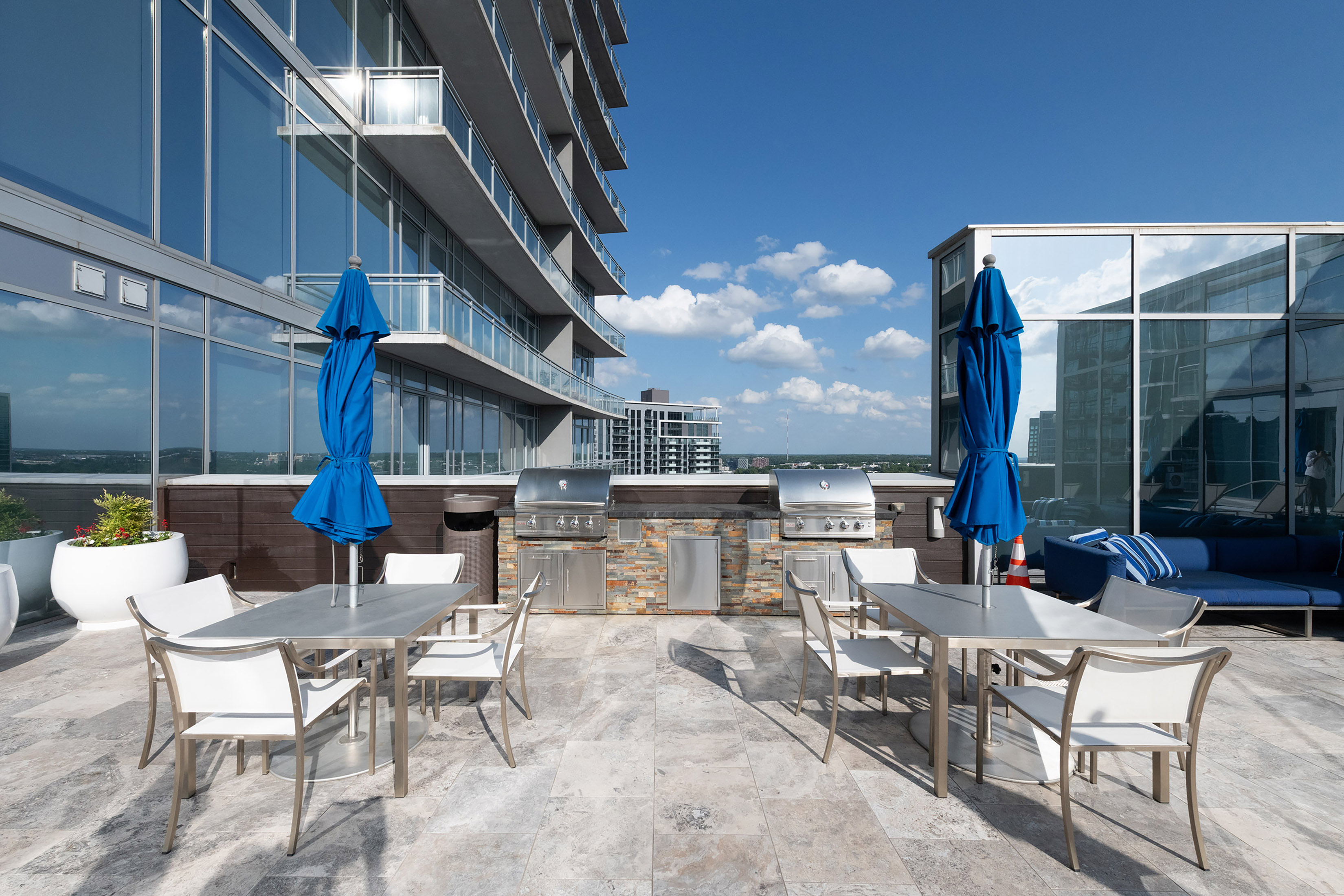 Exceptional Three Bedroom Plus Den Atop The Coveted Loews Hotel - 物件實景