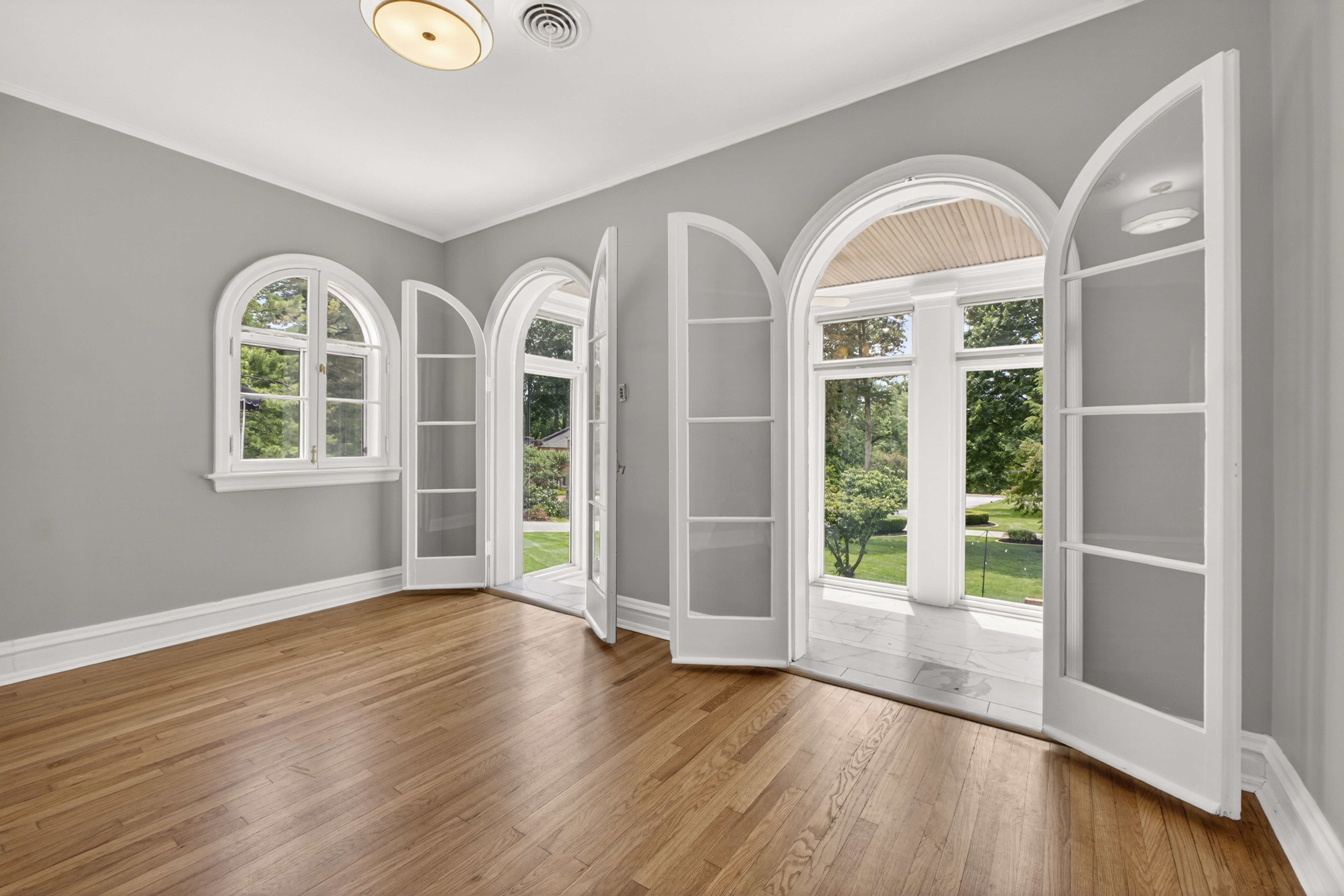  Timeless Mediterranean Revival Blends European Elegance & Hollywood Glamour - 物件實景