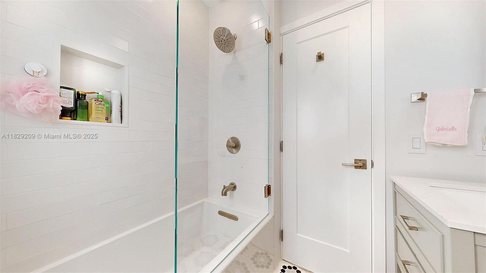 Coral Gables, Florida, 33134, United States, 4 Bedrooms Bedrooms, ,3 BathroomsBathrooms,Residential,For Sale,1976350