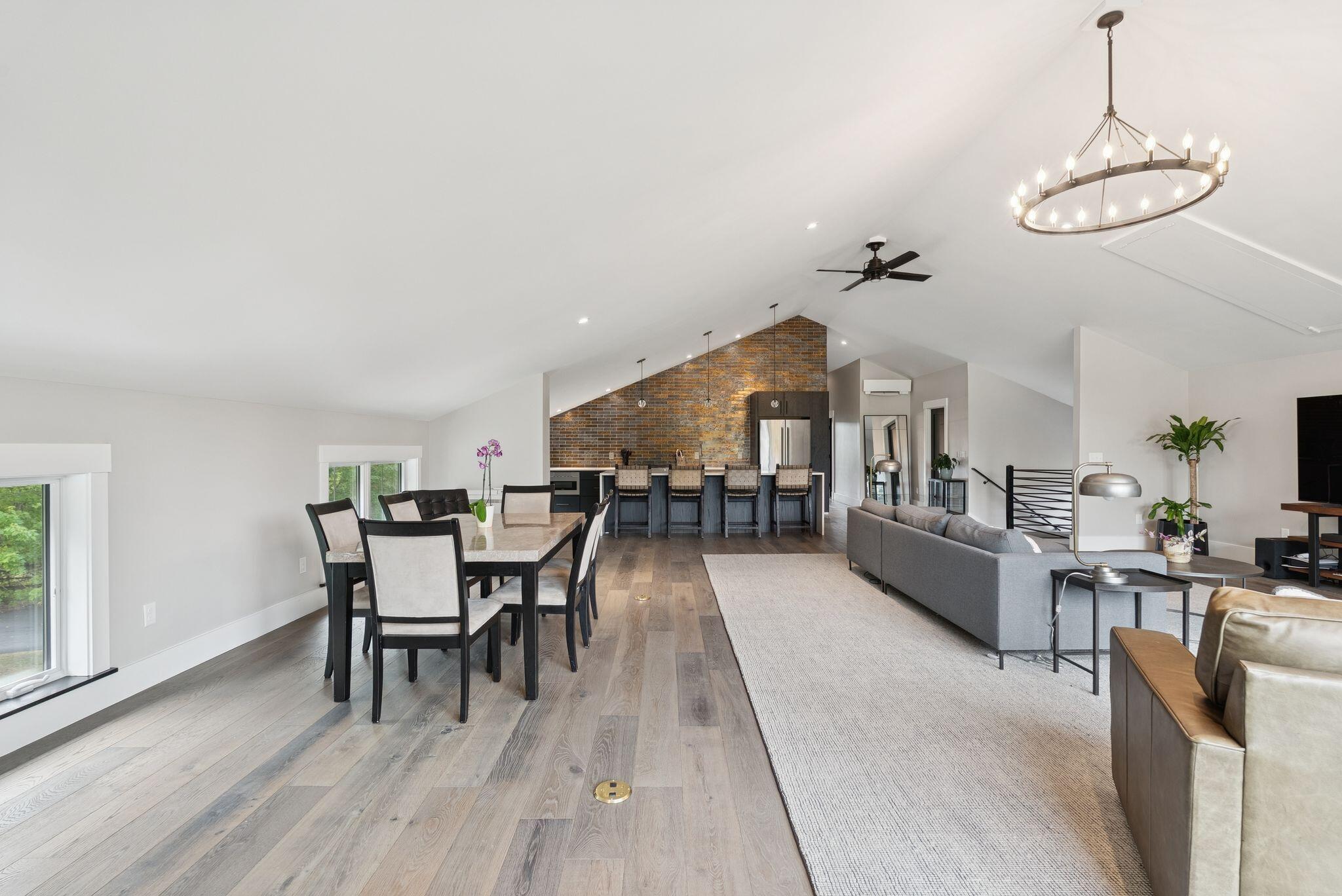 Falmouth, Maine, 04105, United States, 3 Bedrooms Bedrooms, ,4 BathroomsBathrooms,Residential,For Sale,1975511