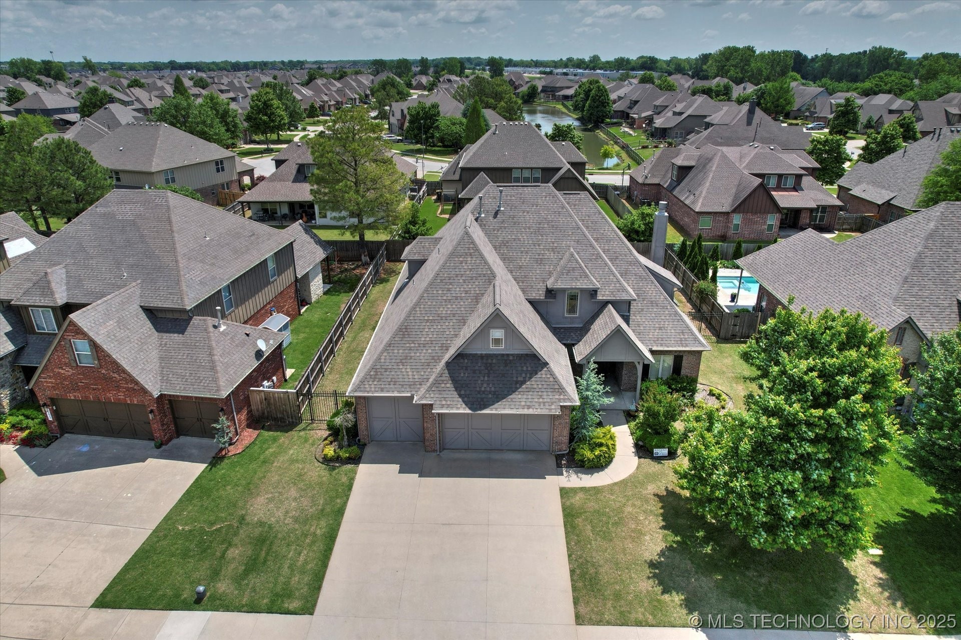 Bixby, Oklahoma, 74070, United States, 4 Bedrooms Bedrooms, ,5 BathroomsBathrooms,Residential,For Sale,1829148