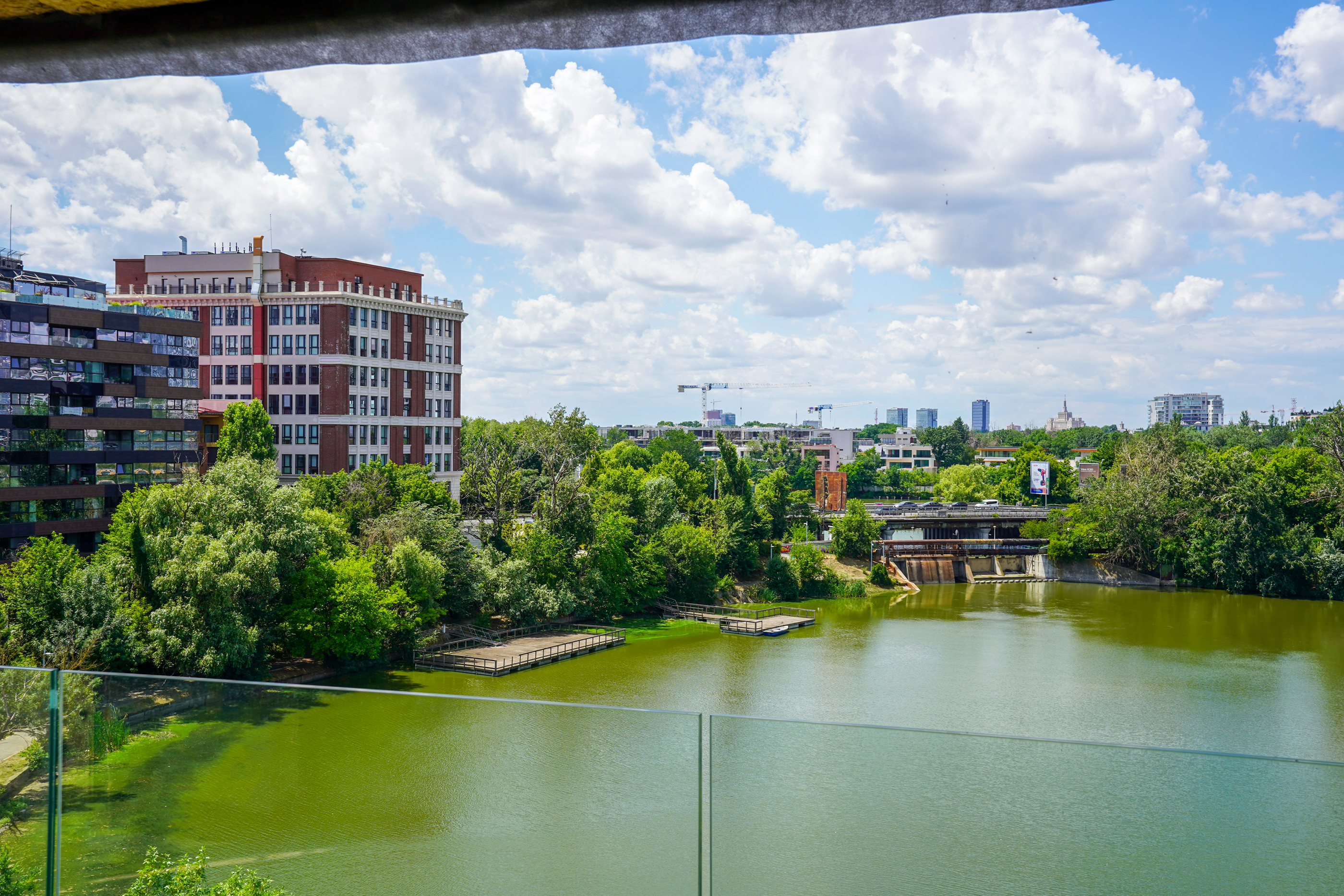  Four-Room Lakefront Apartment with Private Pier Access on Lake Floreasca - 物件實景