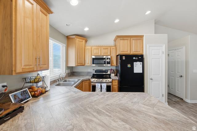 South Weber, Utah, 84405, United States, 4 Bedrooms Bedrooms, ,3 BathroomsBathrooms,Residential,For Sale,2048081