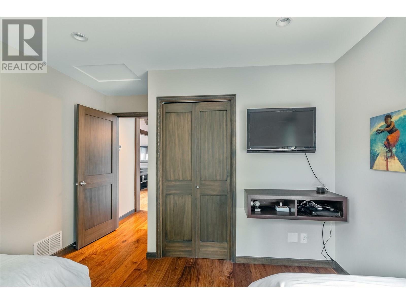 ANGLEMONT, British Columbia, V0E 1M8, CA, 5 Bedrooms Bedrooms, ,4 BathroomsBathrooms,Residential,For Sale,1838745
