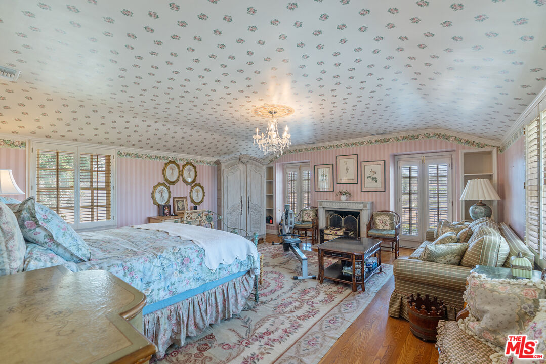 Los Angeles, California, 90004, United States, 6 Bedrooms Bedrooms, ,7 BathroomsBathrooms,Residential,For Sale,1907510