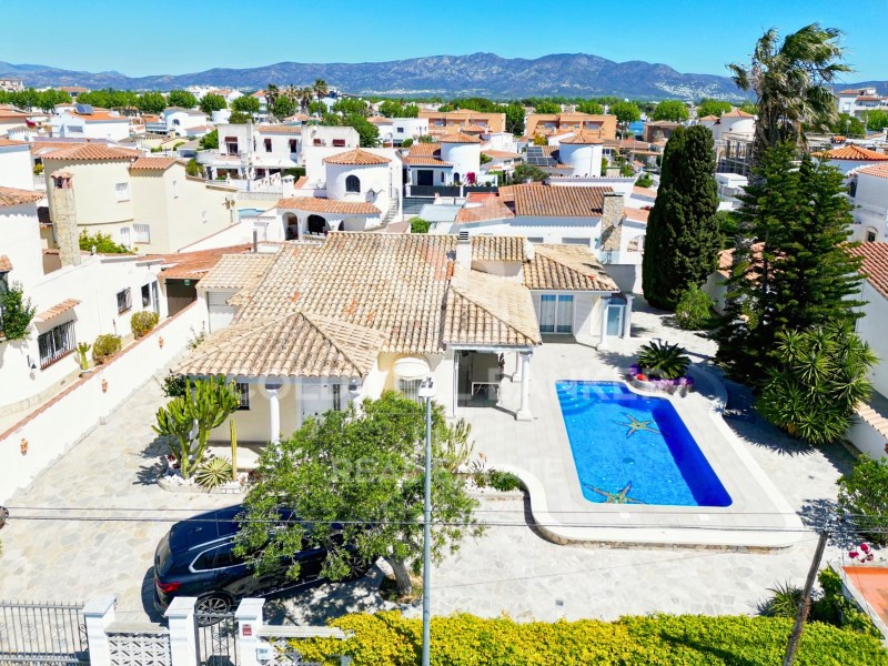 Girona, Empuriabrava, Peni Girona, Empuriabrava, P, Empuriabrava, Catalonia, ES, 5 Bedrooms Bedrooms, ,3 BathroomsBathrooms,Residential,For Sale,Girona, Empuriabrava, Peni Girona, Empuriabrava, P,1623264