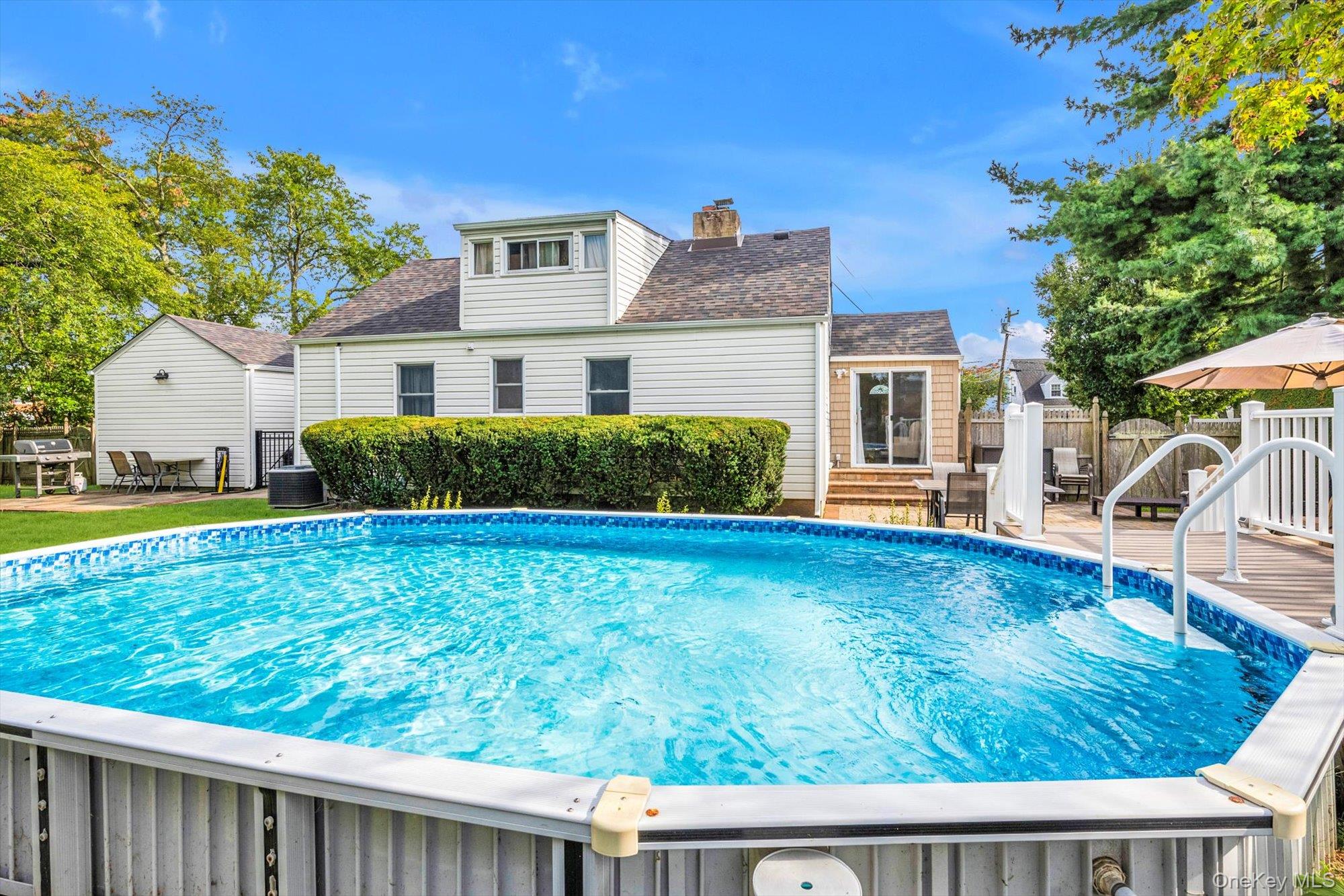 Hicksville, New York, 11801, United States, 3 Bedrooms Bedrooms, ,2 BathroomsBathrooms,Residential,For Sale,1950736