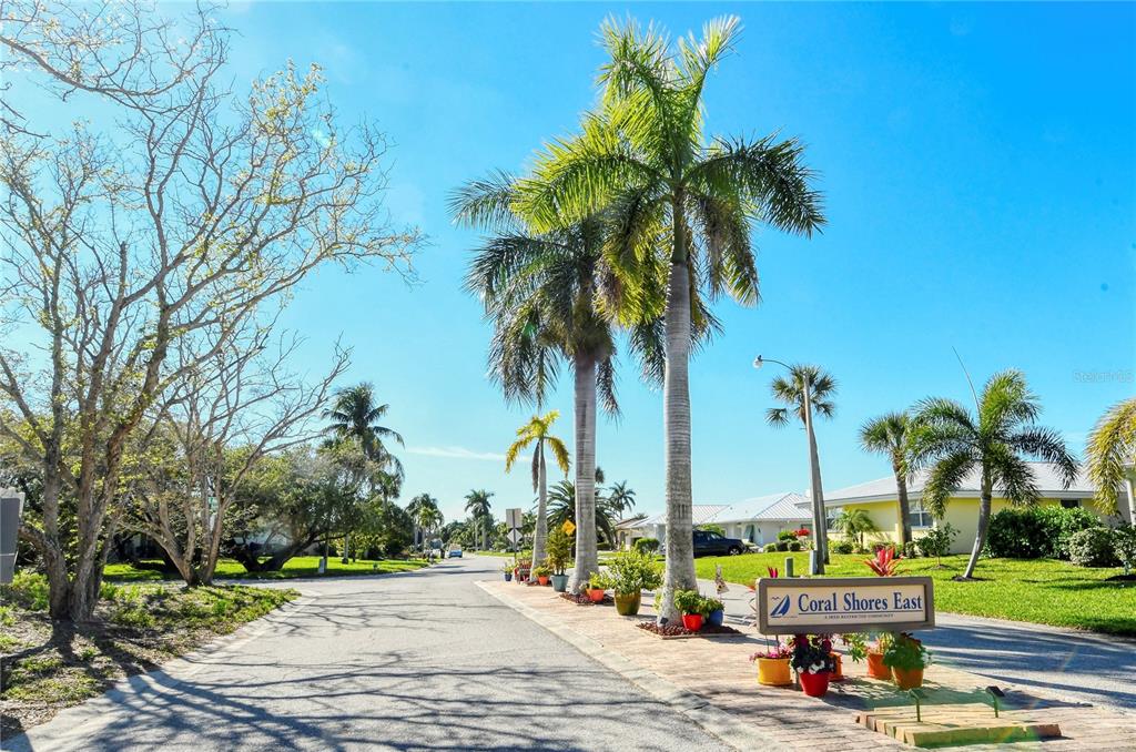 Bradenton, Florida, 34210, United States, 3 Bedrooms Bedrooms, ,2 BathroomsBathrooms,Residential,For Sale,1957049
