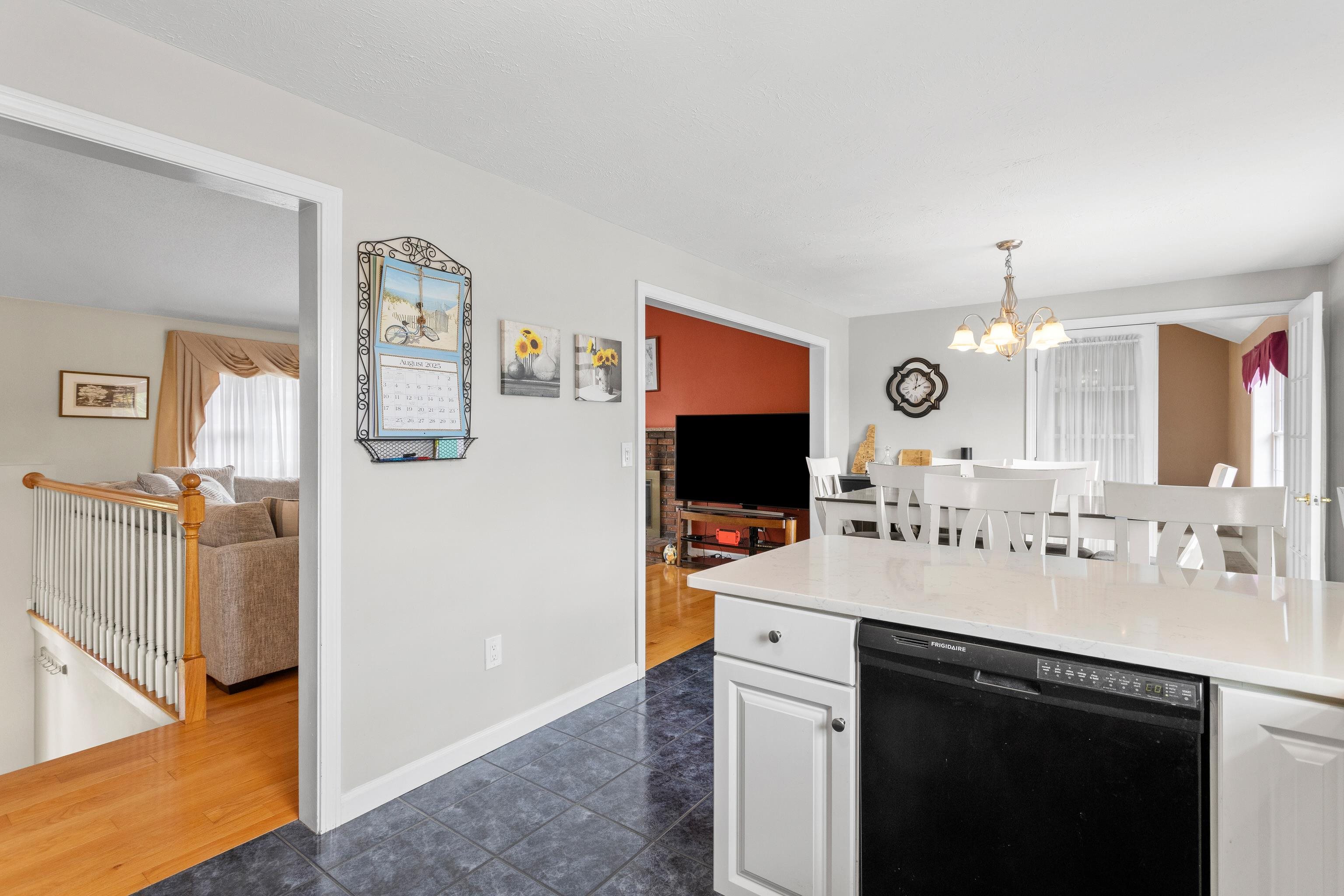 Pelham, New Hampshire, 03076, United States, 4 Bedrooms Bedrooms, ,3 BathroomsBathrooms,Residential,For Sale,1937373