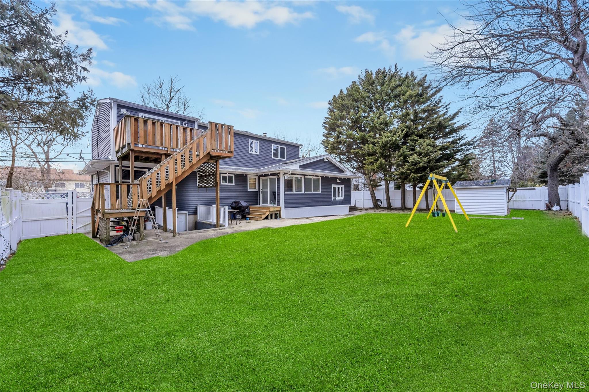 Lindenhurst, New York, 11757, United States, 5 Bedrooms Bedrooms, ,3 BathroomsBathrooms,Residential,For Sale,1917845