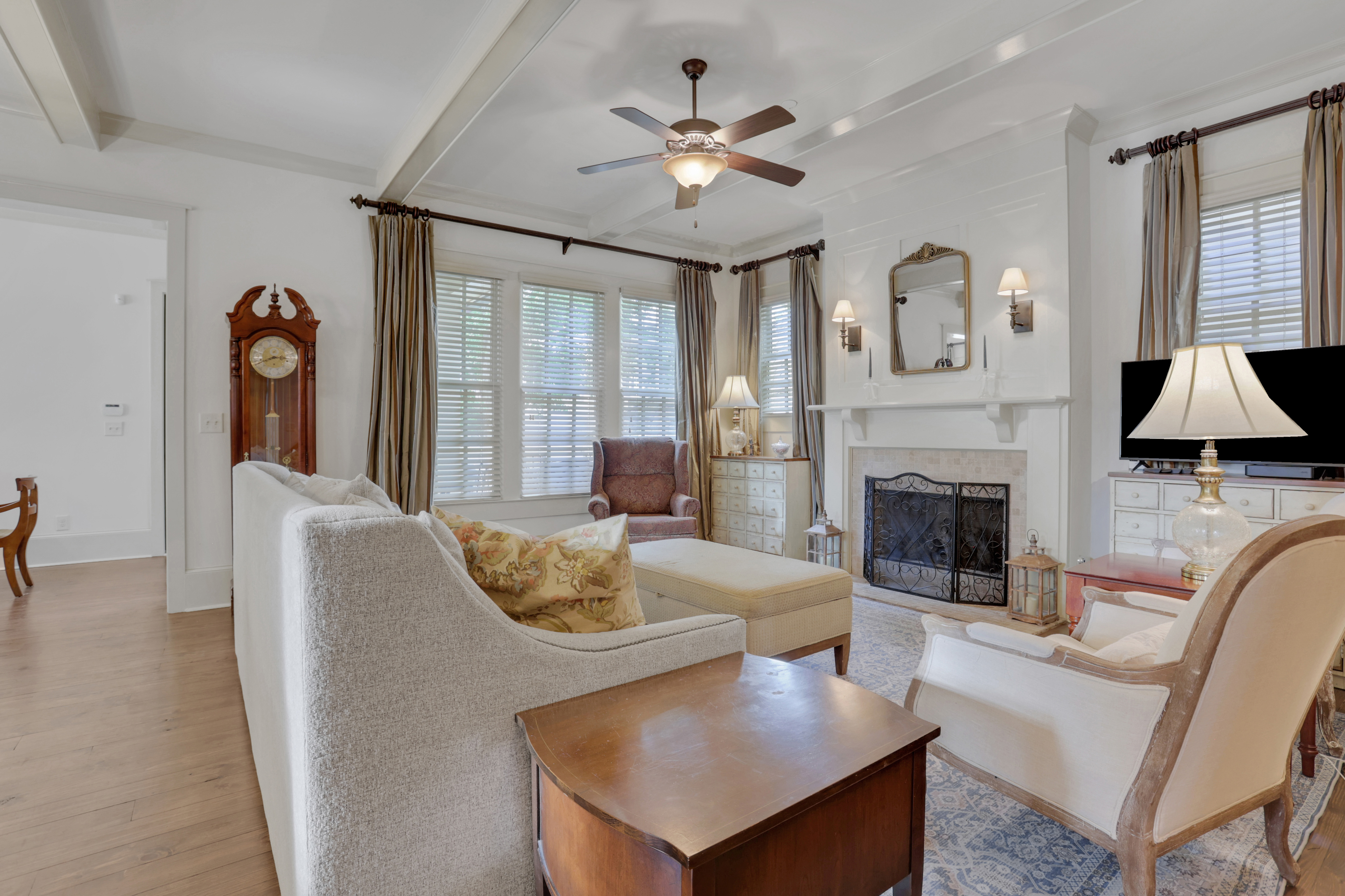  Stunning Six Bedroom Home Near Marietta Square - 物件實景