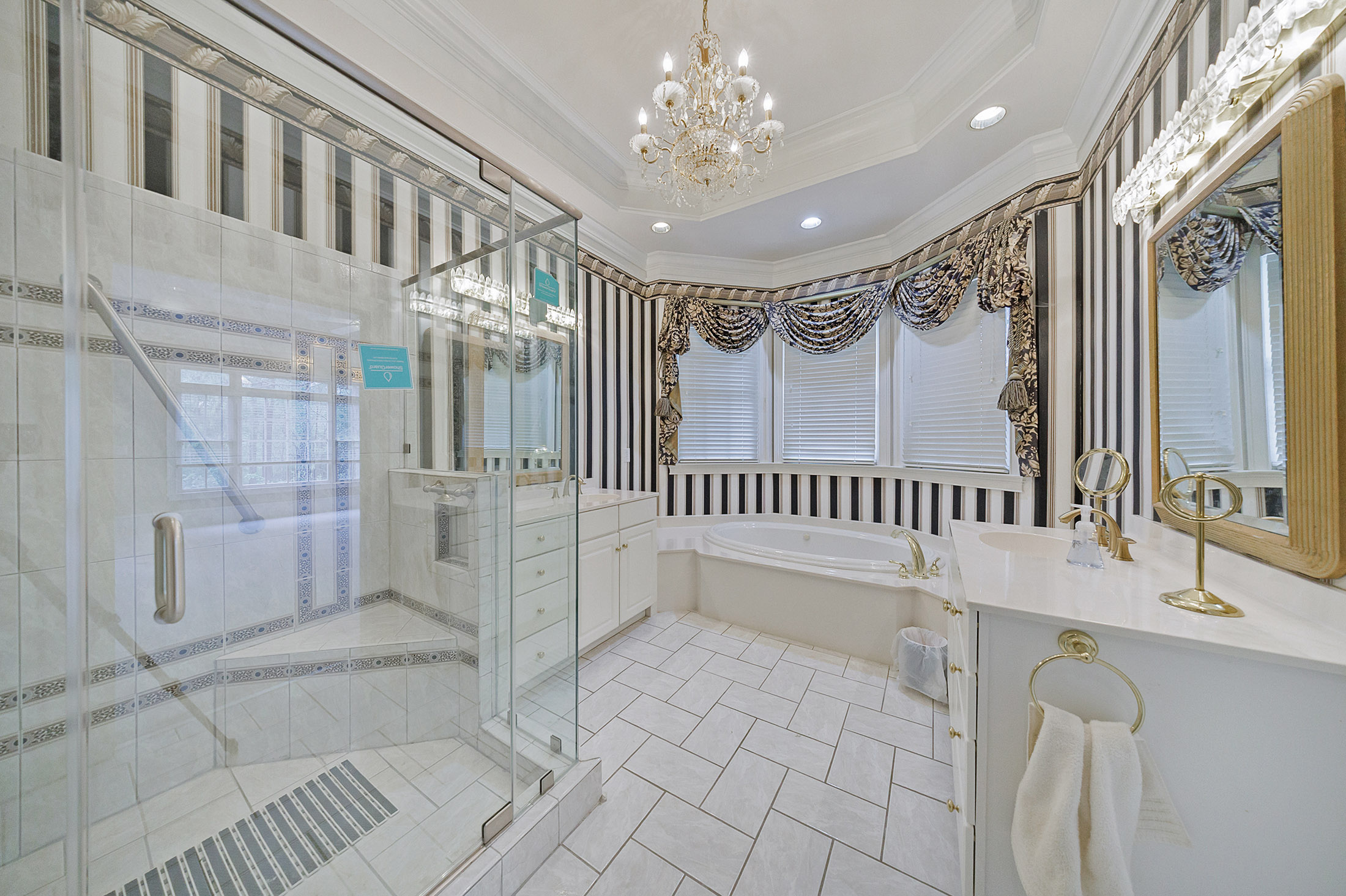  A Rare Opportunity to Own a Developer-Designed Lakefront Estate - 物件實景