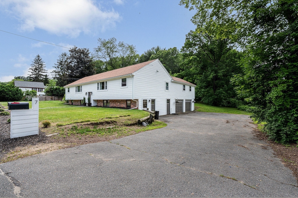 Groveland, Massachusetts, 01834, United States, 5 Bedrooms Bedrooms, ,3 BathroomsBathrooms,Residential,For Sale,1909322