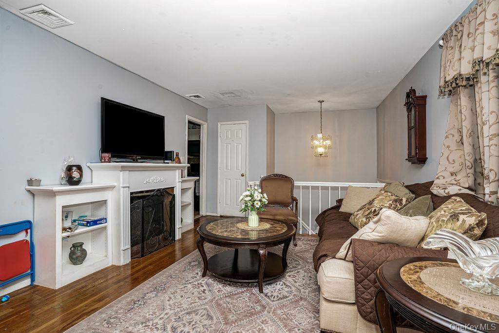 Lynbrook, New York, 11563, United States, 5 Bedrooms Bedrooms, ,3 BathroomsBathrooms,Residential,For Sale,1917433