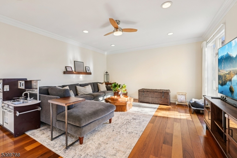 Wayne Twp., New Jersey, 07470, United States, 2 Bedrooms Bedrooms, ,3 BathroomsBathrooms,Residential,For Sale,2002003