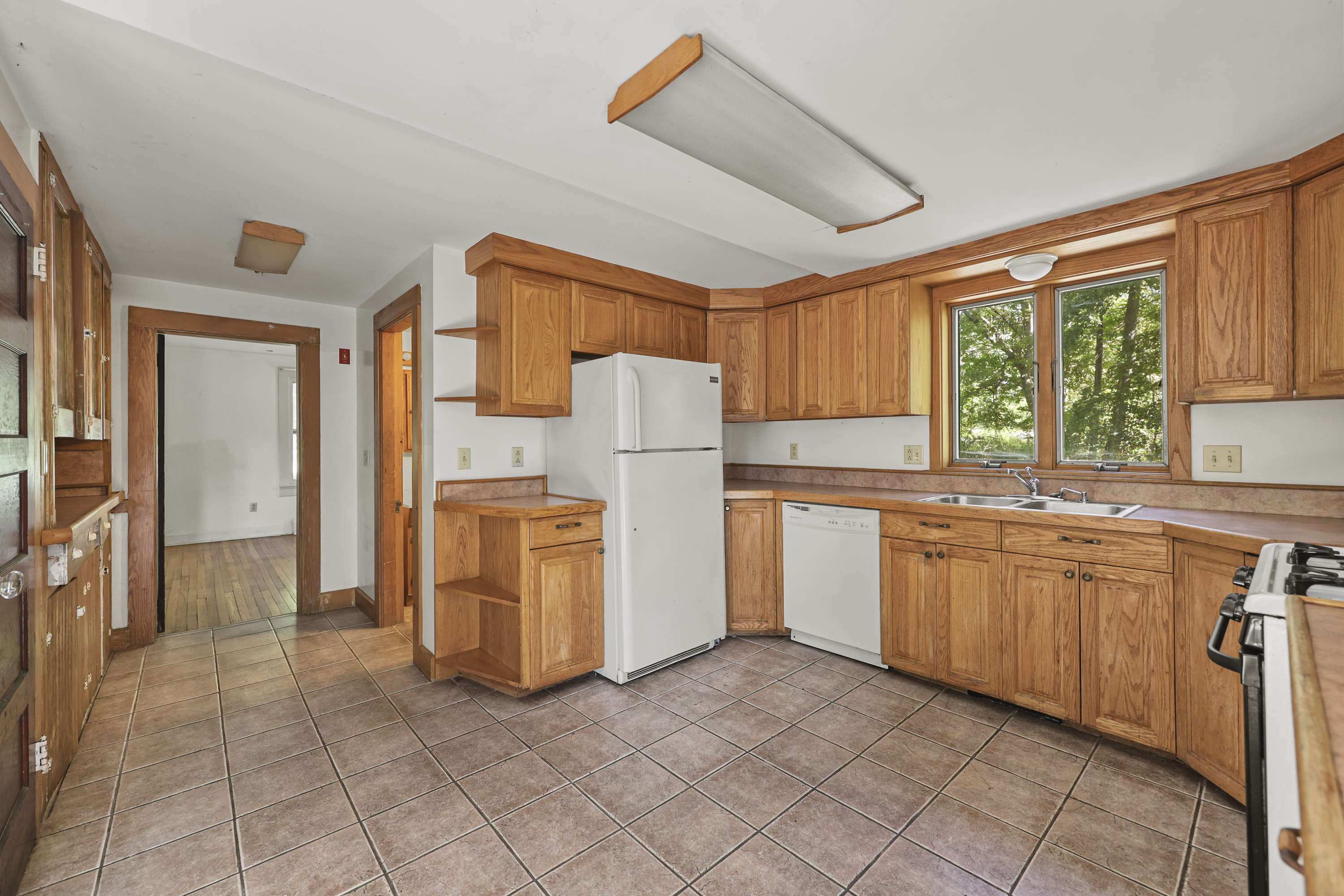  CHARMING STOCKBRIDGE 4-BED HOME AWAITS YOUR VISION - 物件實景