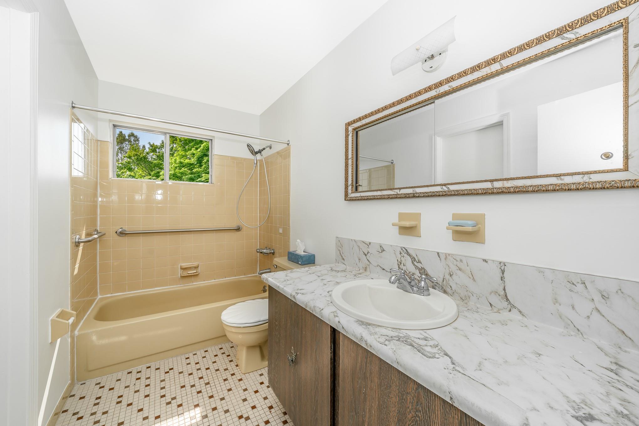 Massapequa, New York, 11758, United States, 4 Bedrooms Bedrooms, ,2 BathroomsBathrooms,Residential,For Sale,1887450