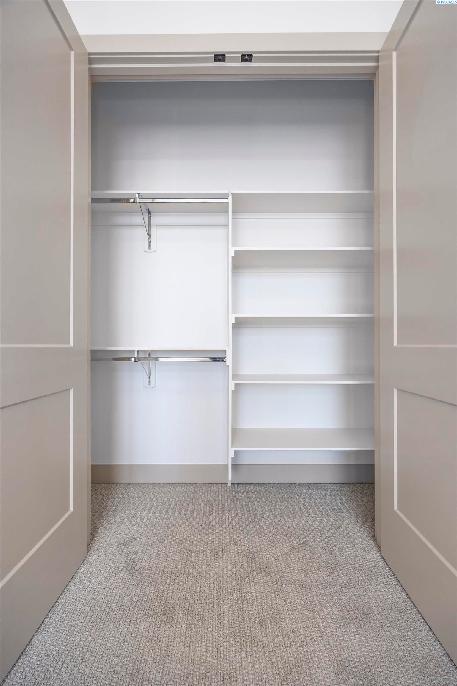 Kennewick, Washington, 99338, United States, 4 Bedrooms Bedrooms, ,3 BathroomsBathrooms,Residential,For Sale,2002511