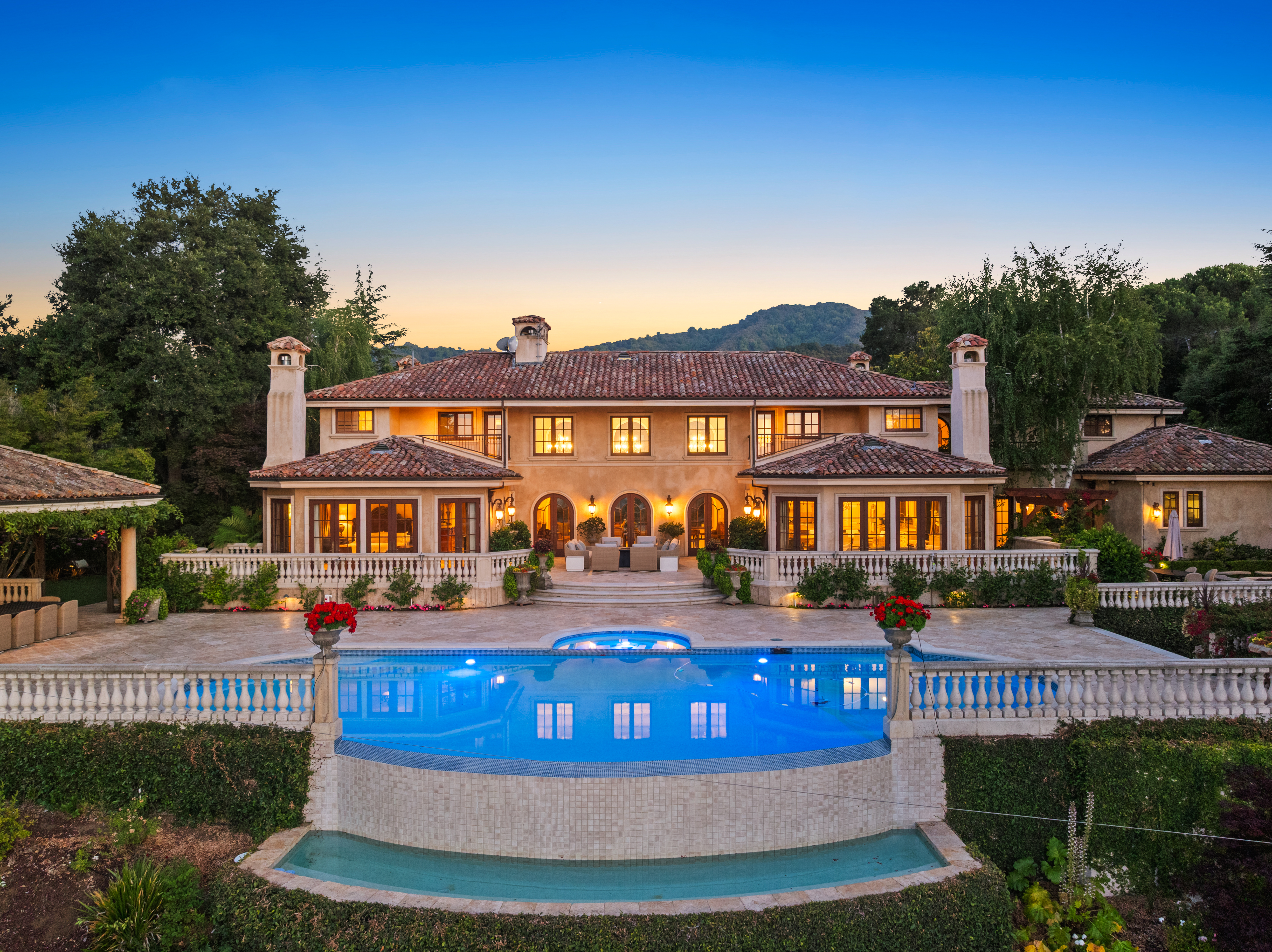  An Entertainer’s Estate with Exceptional Bay Views - 物件實景