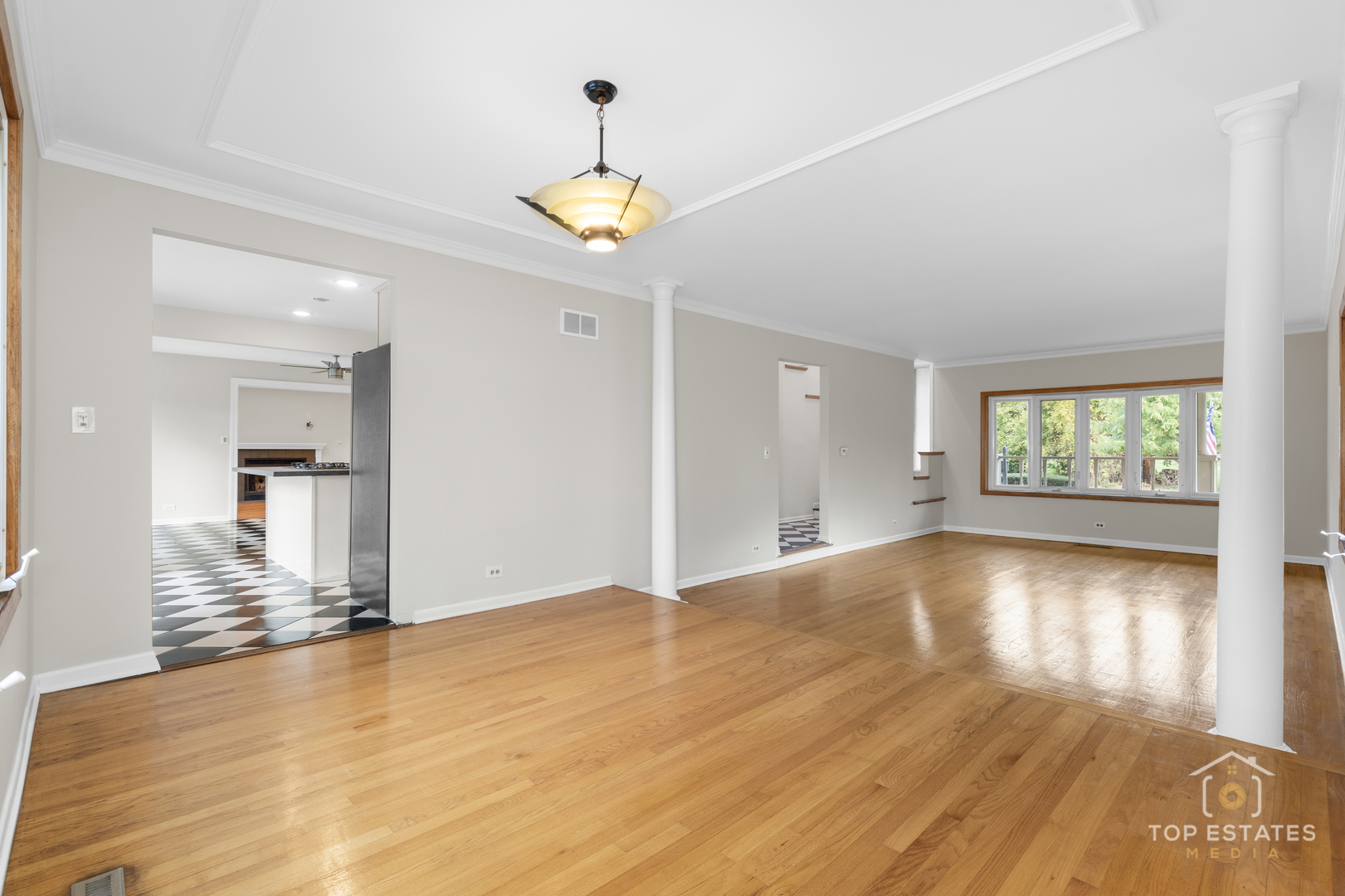 Palatine, Illinois, 60067, United States, 4 Bedrooms Bedrooms, ,3 BathroomsBathrooms,Residential,For Sale,1967917