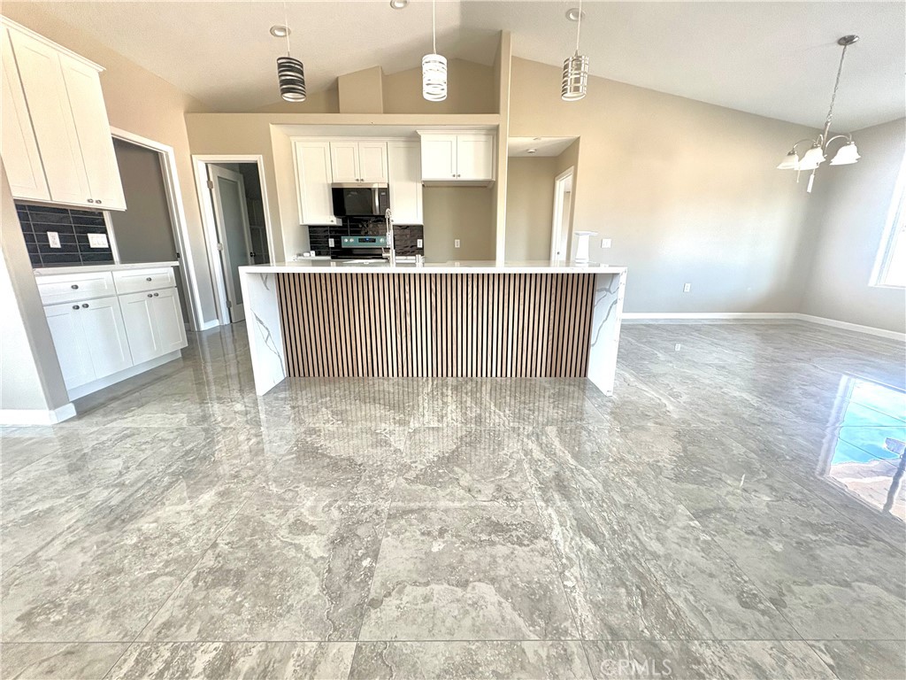 Apple Valley, California, 92307, United States, 4 Bedrooms Bedrooms, ,3 BathroomsBathrooms,Residential,For Sale,1971232