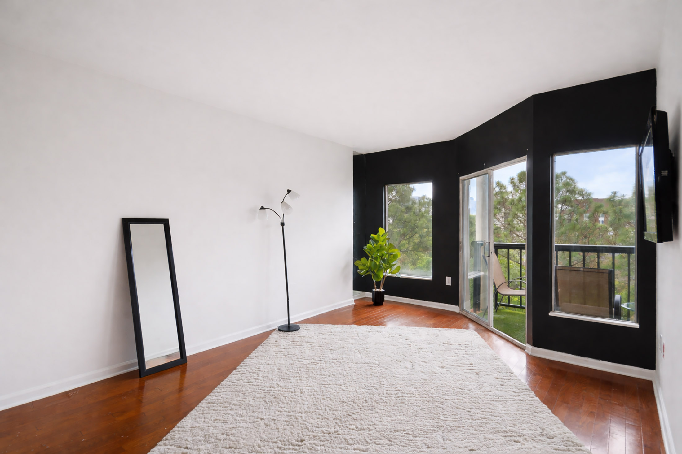  Stunning Designer-renovated Condo Minutes from Atlanta