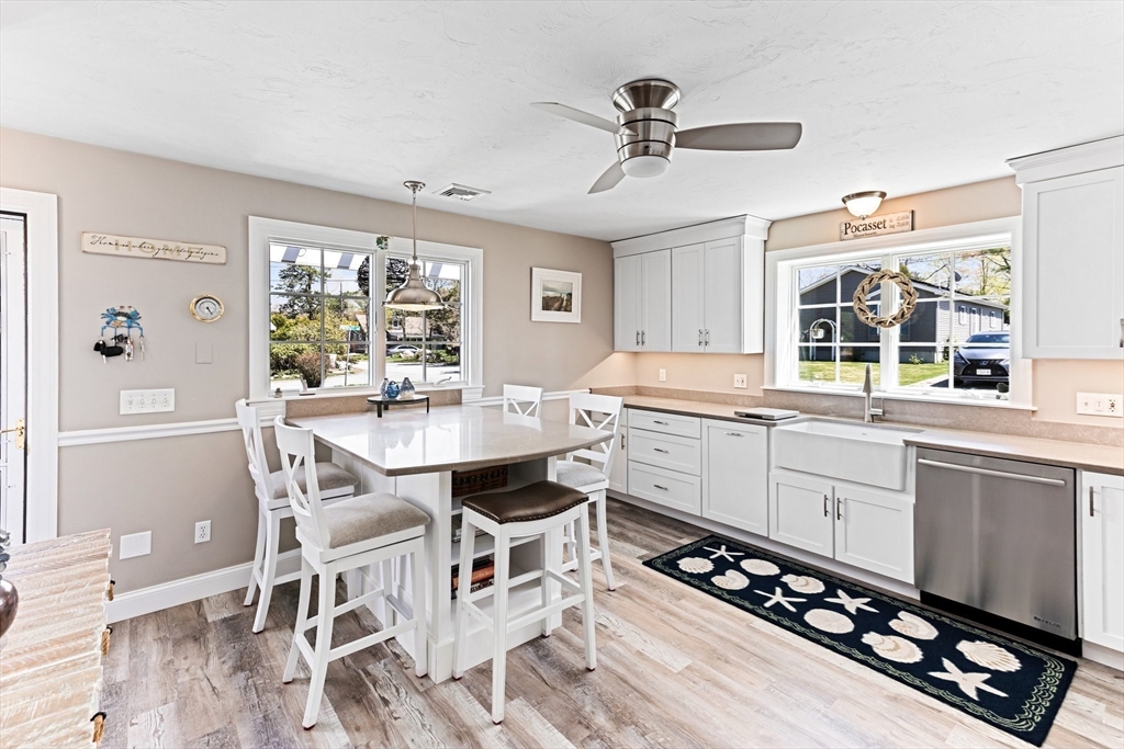 Bourne, Massachusetts, 02559, United States, 2 Bedrooms Bedrooms, ,2 BathroomsBathrooms,Residential,For Sale,1921886