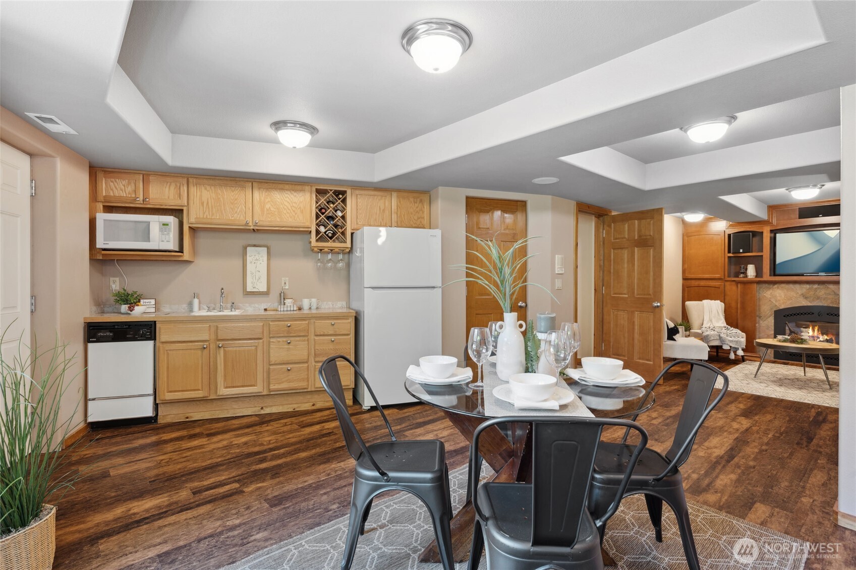 Kirkland, Washington, 98033, United States, 4 Bedrooms Bedrooms, ,2 BathroomsBathrooms,Residential,For Sale,1804621
