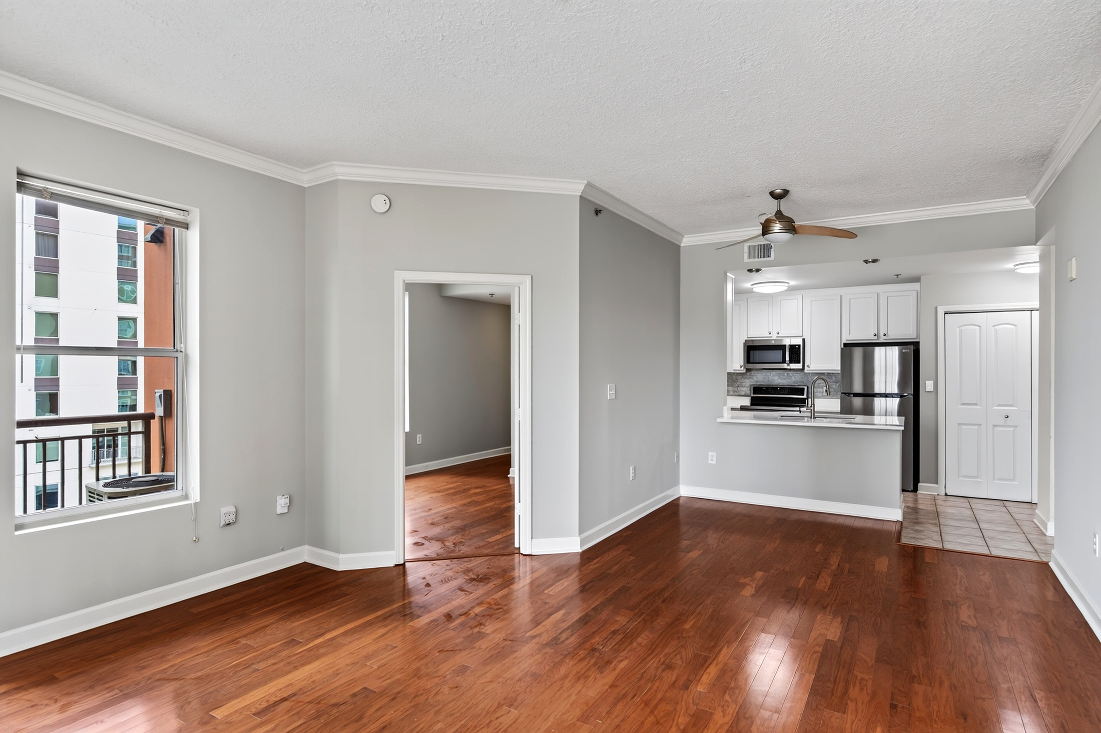  Beautifully Renovated Condo in Unbeatable Midtown Location - 物件實景