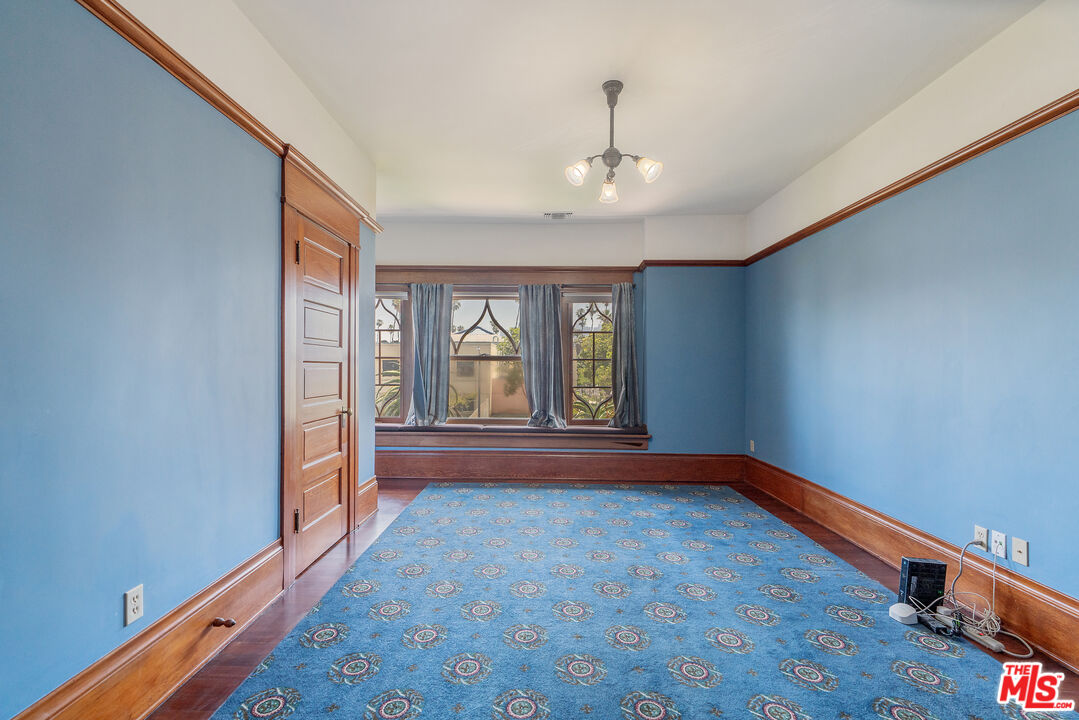 Los Angeles, California, 90006, United States, 6 Bedrooms Bedrooms, ,5 BathroomsBathrooms,Residential,For Sale,1883118