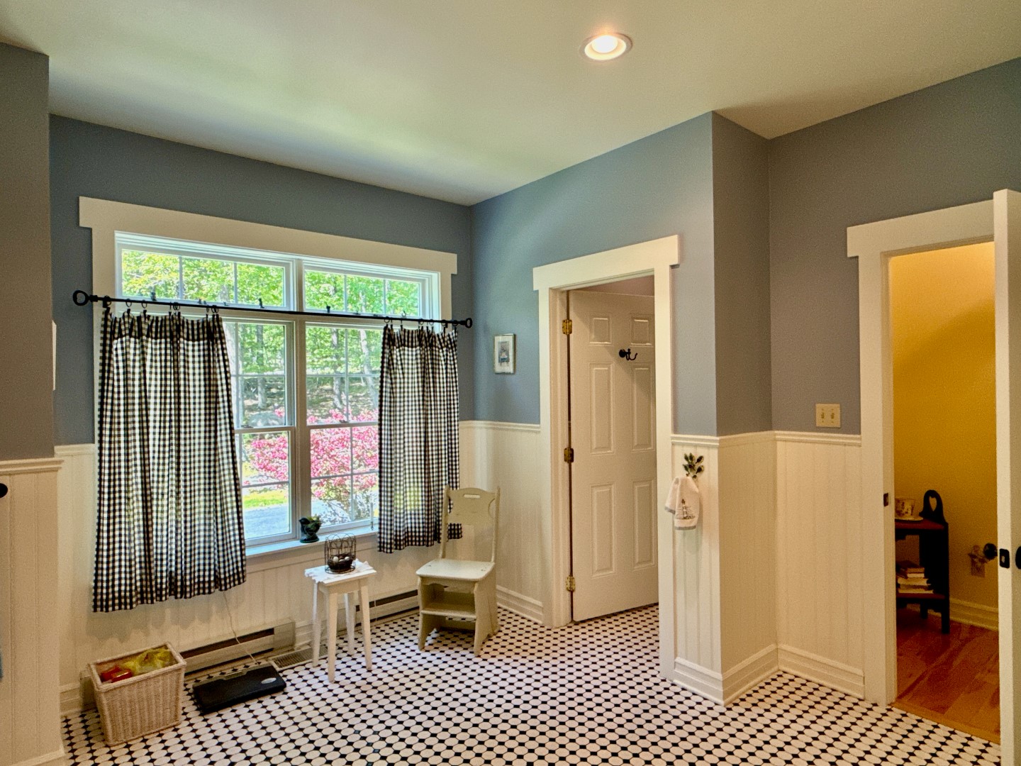 Hawley, Pennsylvania, 18428, United States, 3 Bedrooms Bedrooms, ,4 BathroomsBathrooms,Residential,For Sale,1846687