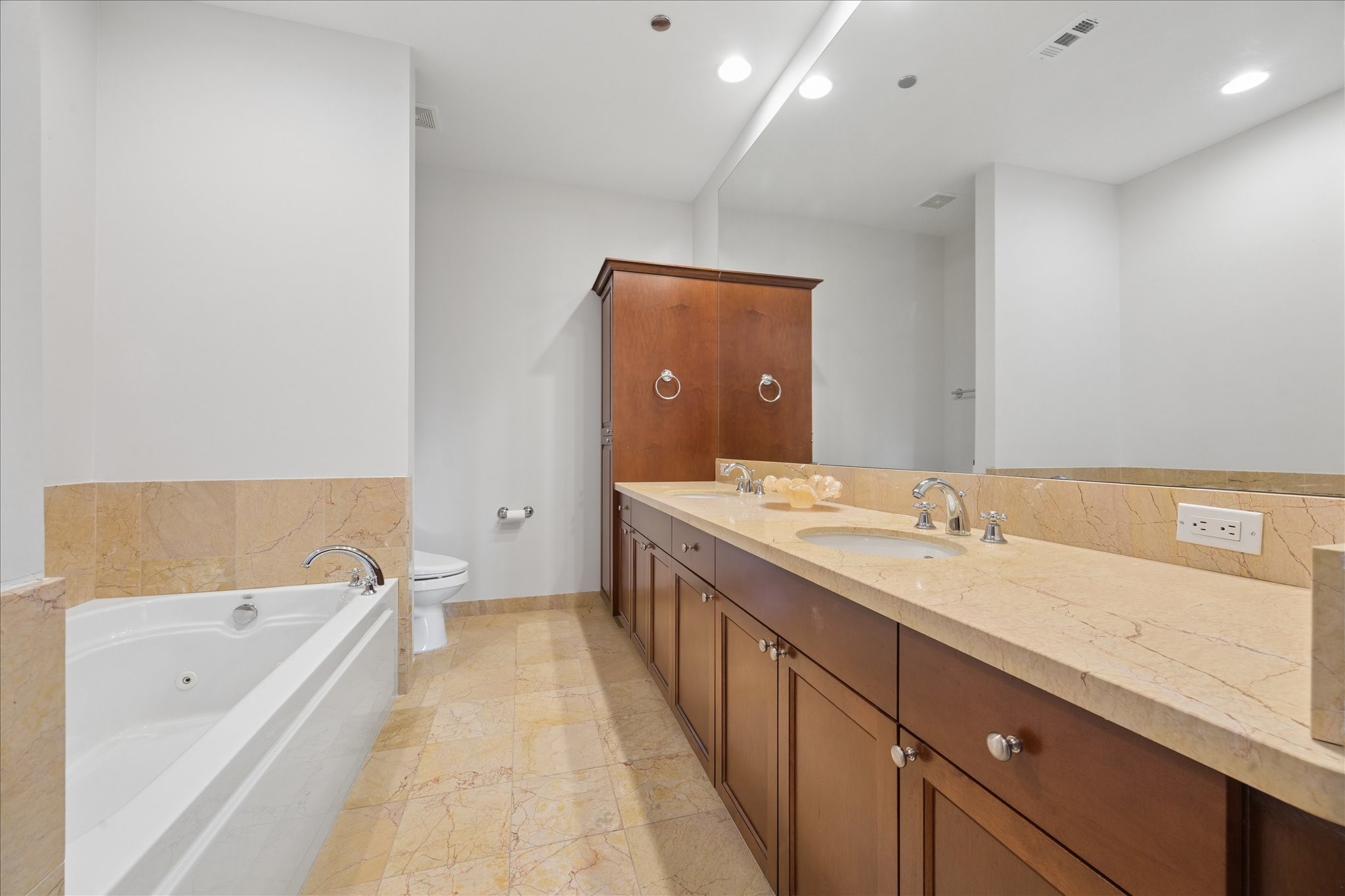  5005 Hidalgo Street #210 - 物件實景