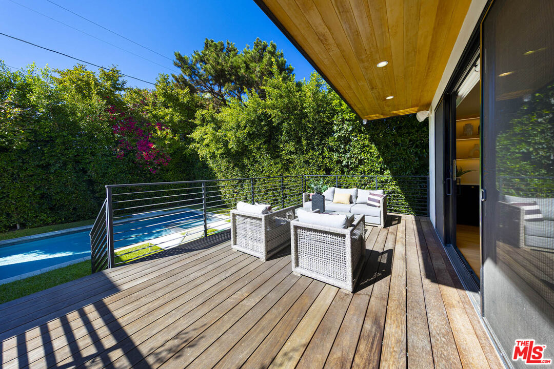 Los Angeles, California, 90048, United States, 4 Bedrooms Bedrooms, ,2 BathroomsBathrooms,Residential,For Sale,1962418